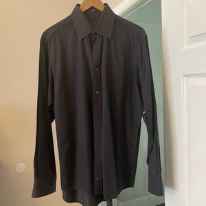 Bugatchi mens long sleeved shirt with pocket. Size large. Black with a pattern.